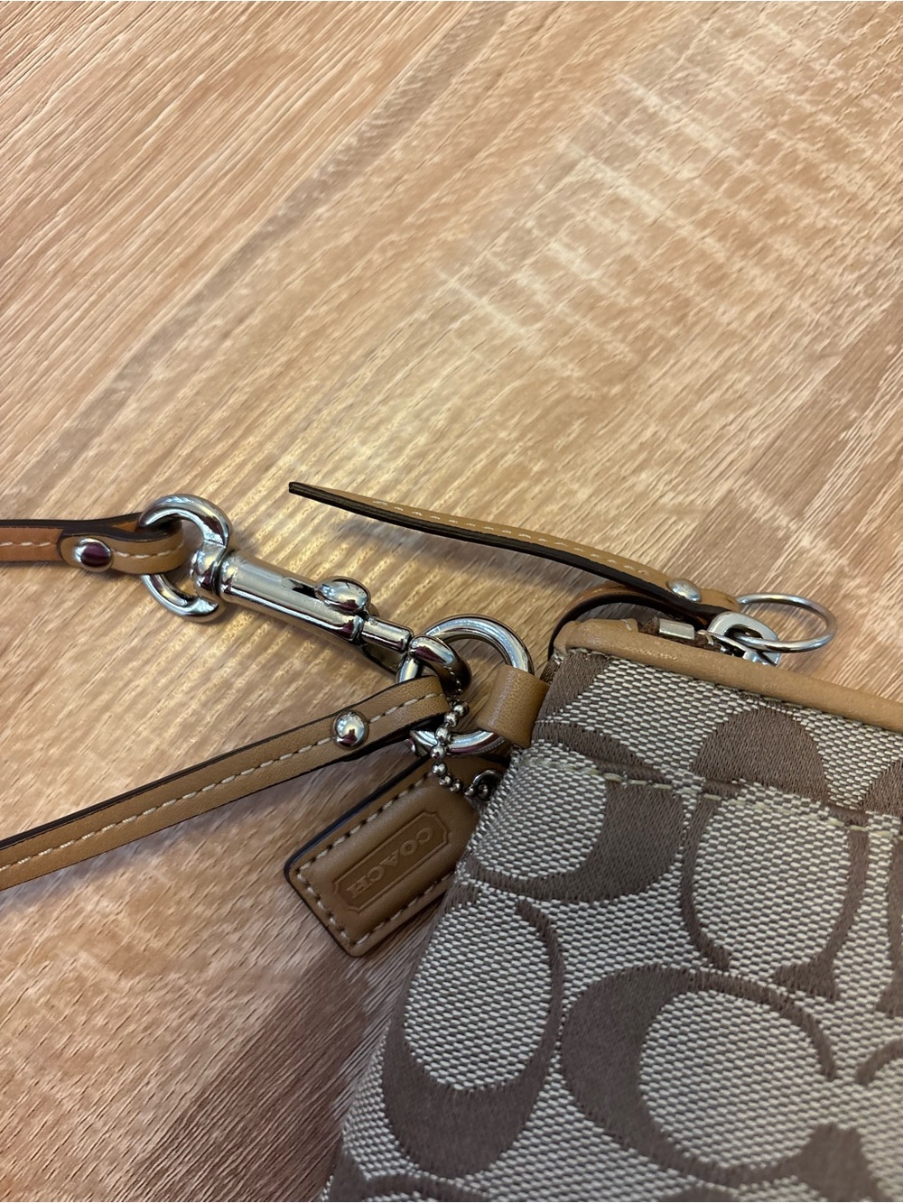 Vintage Coach Peyton Dream C Large Wristlet - Picture 5 of 8
